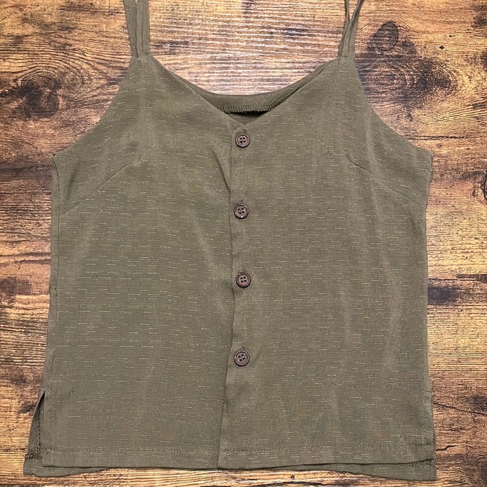 FREE WITH BUNDLE Button up tank top